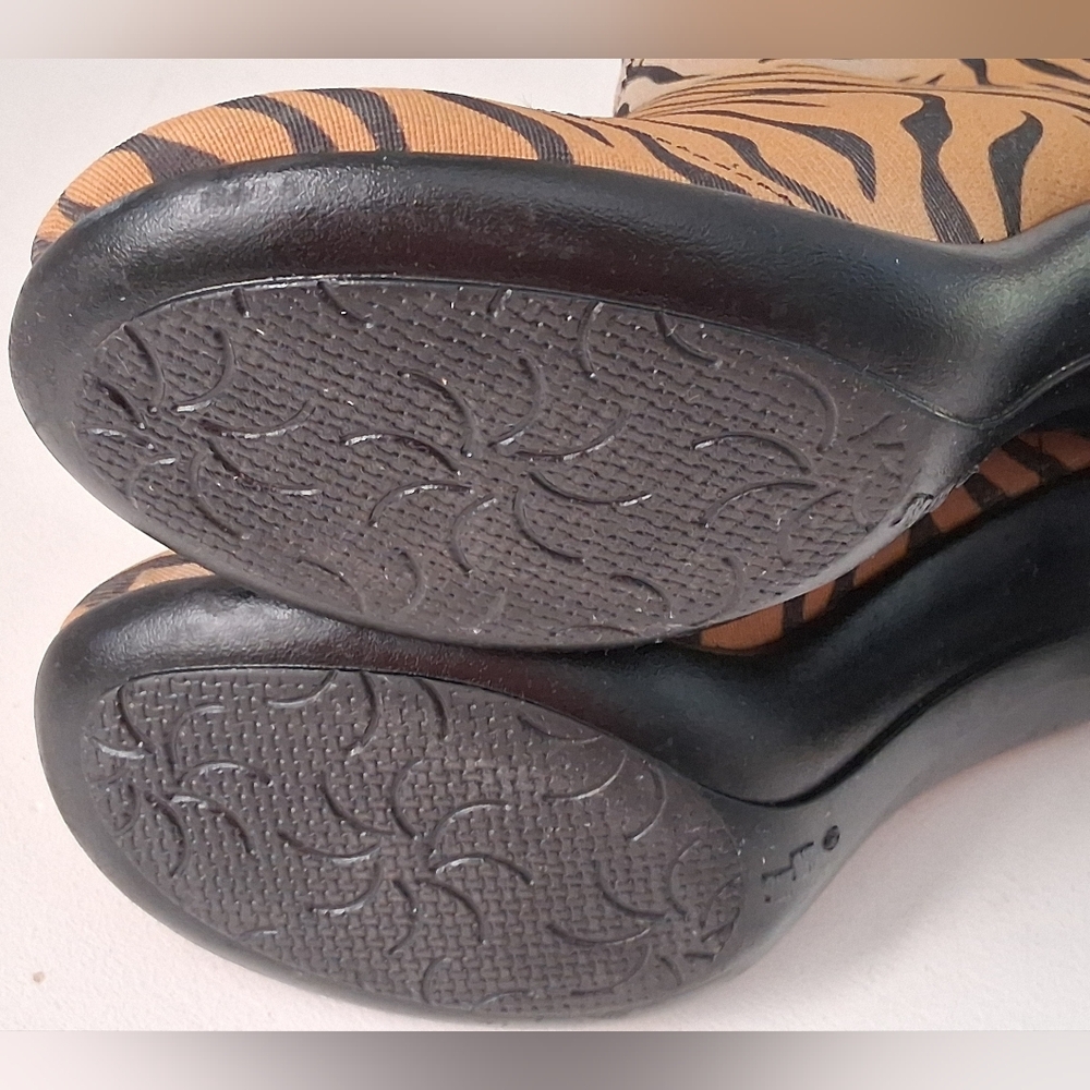 CHARLESTON SHOE CO. Tan & Black Telfair Tiger Ankle Boots Sz 6 Pre-Owned - Picture 11 of 13